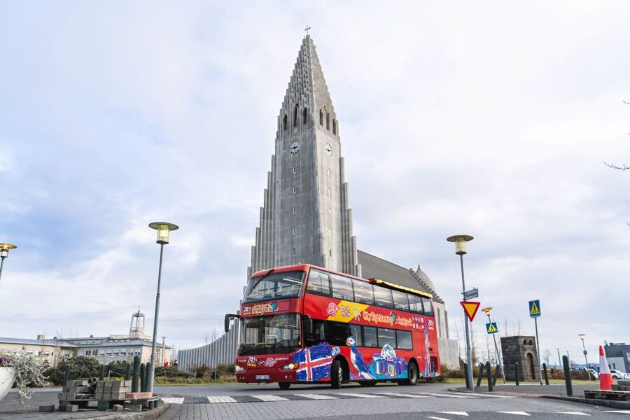 Reykjavík: Hop-On Hop-Off Bus and Perlan Museum Entry Ticket - First stop: Harpa and why this start point is smart