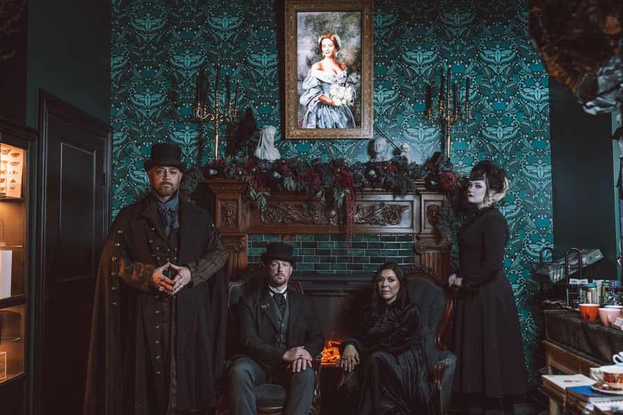 San Antonio: Ghost Bus Tour - Getting to the Sisters Grimm Oddities Parlor at the Menger
