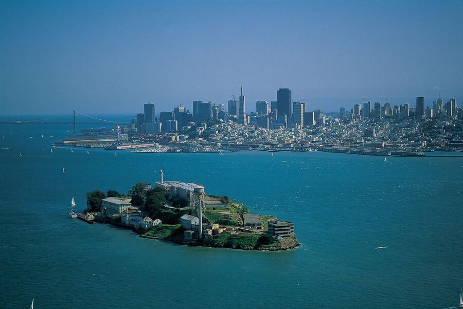 San Francisco: Hop-On Hop-Off Deluxe Bus Tour with 20 Stops - Live Guides: The Difference Between a Good Day and a Great One