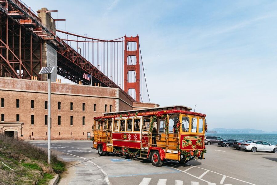 San Francisco: Movie Filming Locations Bus Tour - Standout film moments: Mrs. Doubtfire, Vertigo, Bullitt, and the rest