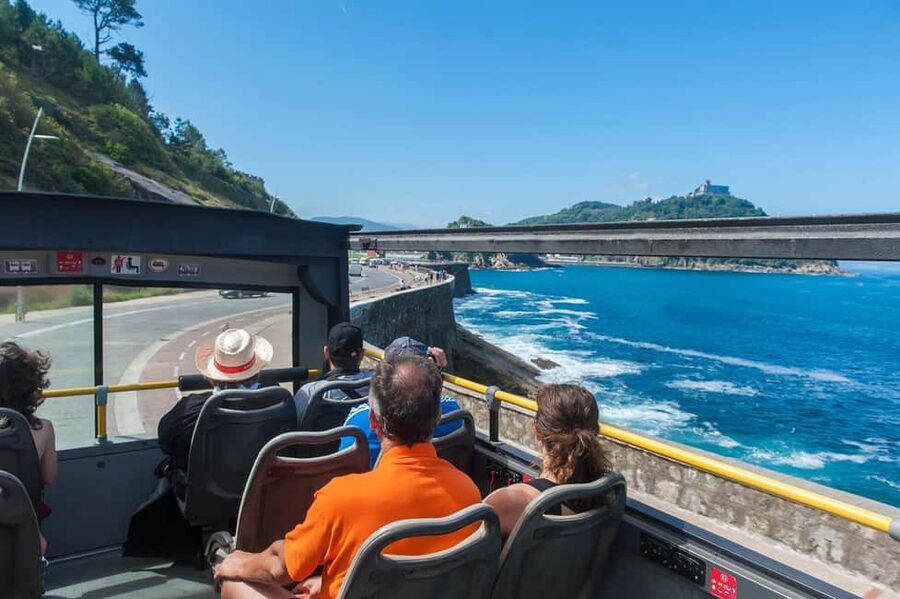 San Sebastian: Hop-On Hop-Off City Tour Bus - First ride: starting by Teatro Victoria Eugenia