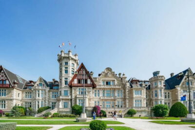 Santander: City Sightseeing Hop-On Hop-Off Bus Tour & Train - Stop 1 (Paseo Pereda / Centro Botín): the ticket starts with culture