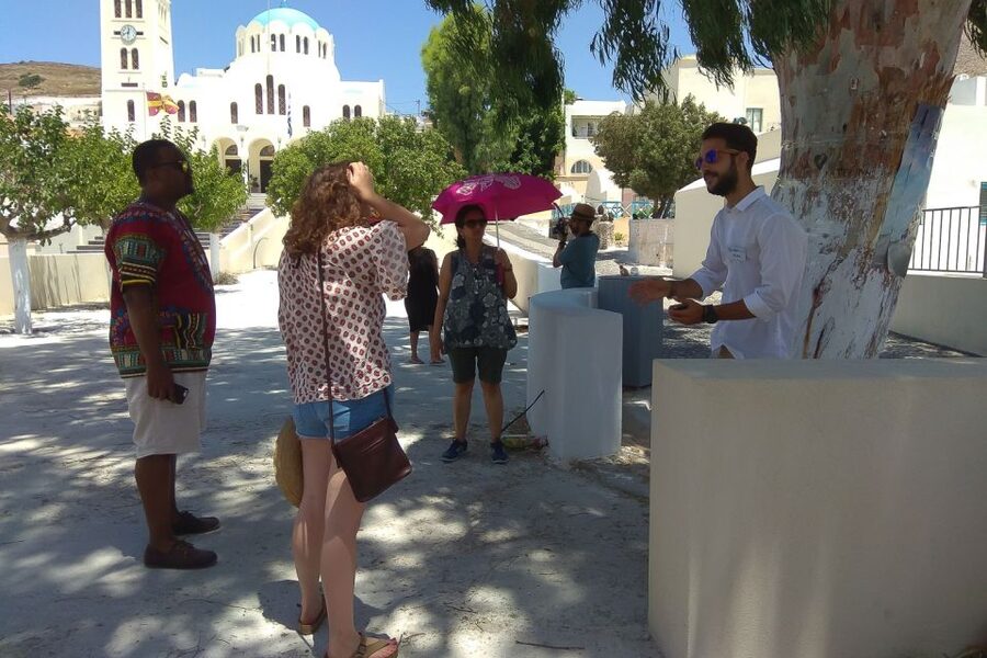 Santorini: Traditional Sightseeing Bus Tour with Oia Sunset - Key points worth knowing