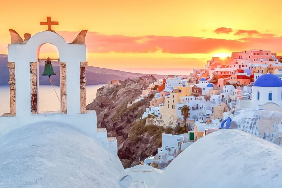 Santorini: Traditional Sightseeing Bus Tour with Oia Sunset - Akrotiri: Santorini’s prehistoric shockwave (and extra cost)