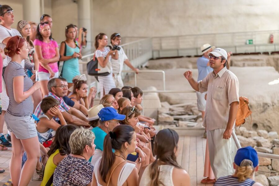 Santorini: Traditional Sightseeing Bus Tour with Oia Sunset - Bus comfort and the not-so-glamorous driving part