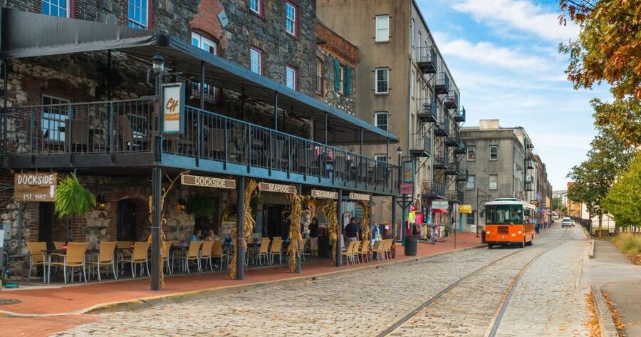Savannah: Old Town Hop-On Hop-Off Trolley Tour - Guides and the humor factor: why it feels less like sightseeing class