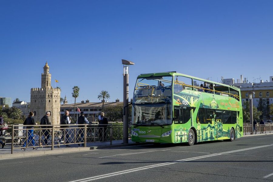 Sevilla: Hop-On Hop-Off & Walking Tours, Cruise & Flamenco - Hop-on hop-off bus: start at Torre del Oro and plan your loops