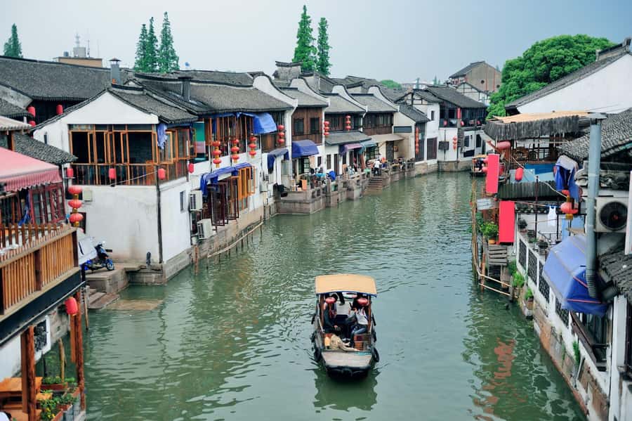 Shanghai:Old Town, Yu Garden, Zhujiajiao Water Town Bus Tour - A One-Day Shanghai Mix: Gardens, Old Streets, and Water Town Canals