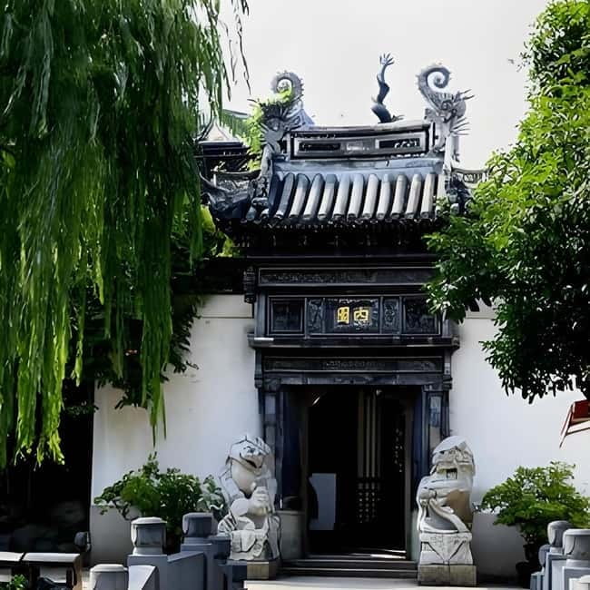 Shanghai Urban Sightseeing & Zhujiajiao Water Town Bus Tour - The Coach Ride to Zhujiajiao: Your Reset Between Icons