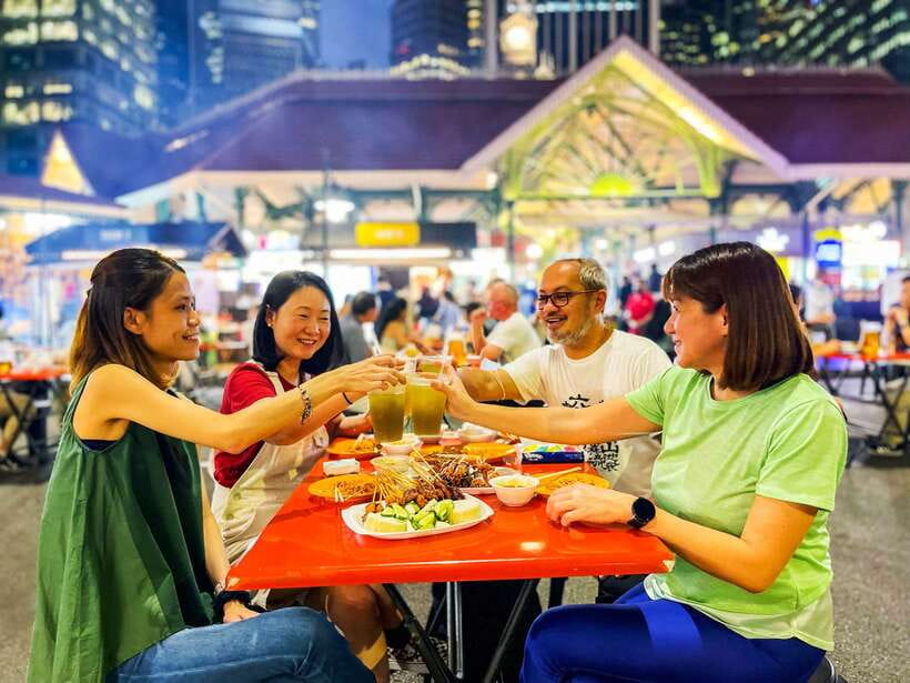 Singapore: Big Bus Night Tour by Open-Top Bus & Live Guide - Your 6:15pm head start at Suntec City