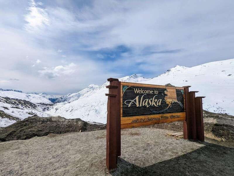 Skagway: Klondike Highway & Yukon Bus Tour with Husky Kennel - Key things to know before you go
