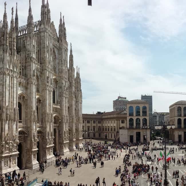 Skip-the-Line Duomo & La Scala Museum Tour + Hop On Hop Off - English guide and audio support: how it’s handled for groups