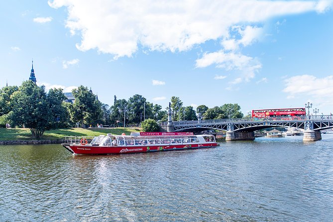 Stockholm Hop-On Hop-Off Bus & Boat Options - Finding the right bus: red-bus confusion is real