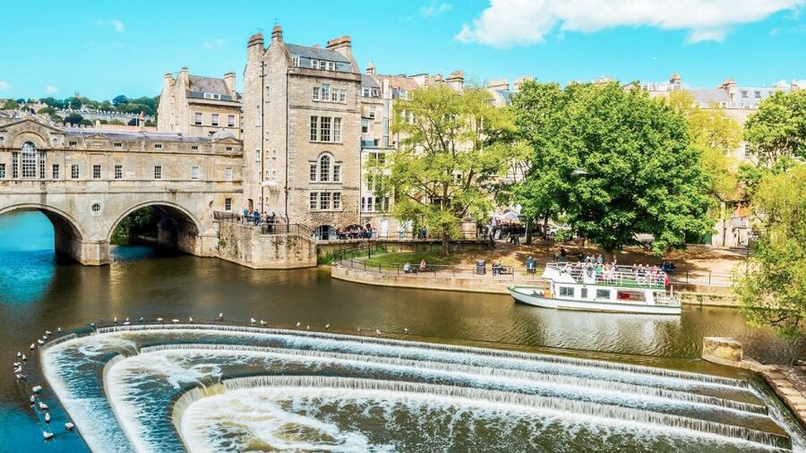 Stonehenge & Bath: Full-Day Coach Tour from London - The panoramic coach tour after Stonehenge: getting your bearings for Bath