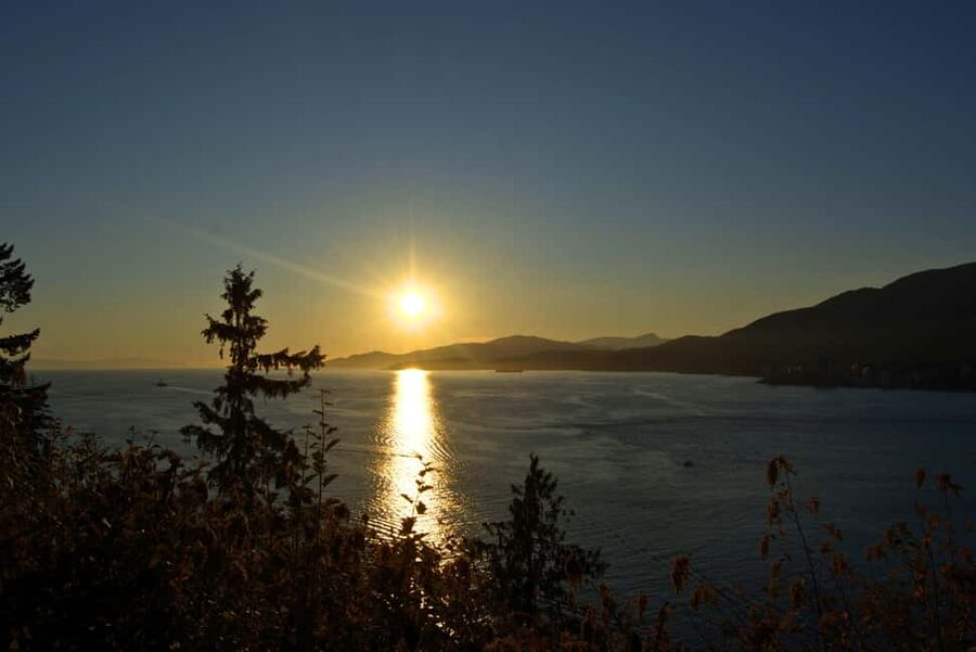 Sunset Bus Tour: Stanley Park & English Bay Photostops - Key points worth knowing before you go