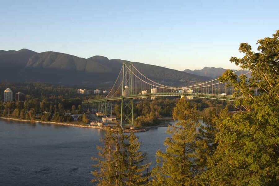 Sunset Bus Tour: Stanley Park & English Bay Photostops - Canada Place to Stanley Park: how this 2-hour sunset loop really works