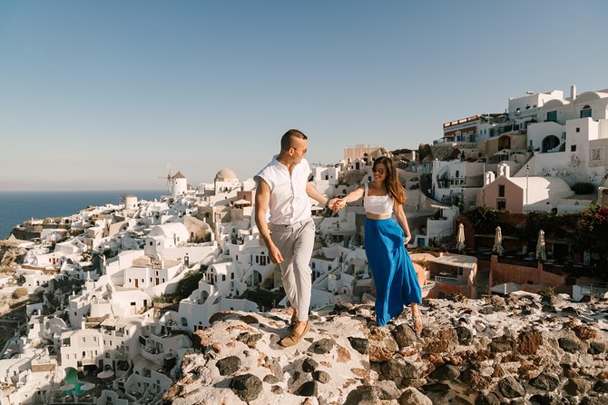 Sunset In Oia & Traditional Villages Bus Tour - Stop 3: Pyrgos Kallistis and the Skaros Ruins Viewpoint