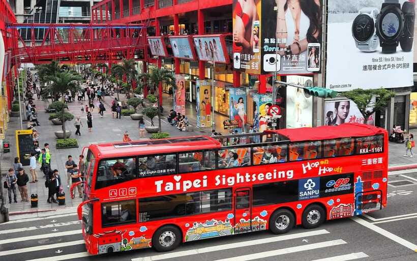 Taipei: Hop-On Hop-Off Sightseeing Bus with Audio Guide - Must-see highlights: Taipei 101, the National Palace Museum, and Ximending