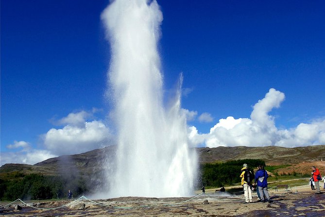 The Golden Circle Guided Bus Tour from Reykjavik - Strokkur and the Geysir area: how to use your 1-hour window