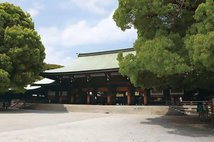 Tokyo: 1 Day Bus Tour with Meiji-Jingu,Odaiba,lunch&Skytree - Imperial Palace Plaza photo stop: what you can see without palace entry