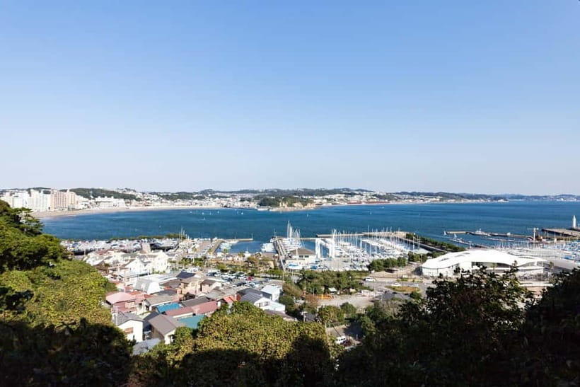 Tokyo: Kamakura & Enoshima Day Trip including Temple Tickets - Sea Candle, Iwaya Caves, and Benzaiten street snacks