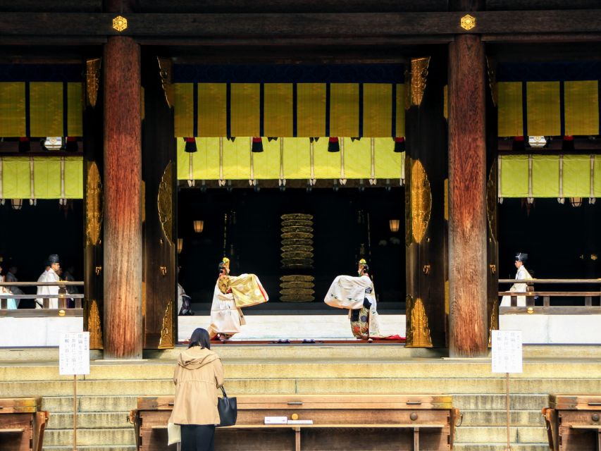 Tokyo: Morning Sightseeing Bus Tour - Asakusa finish at Sensō-ji: Nakamise shopping and big gate photos