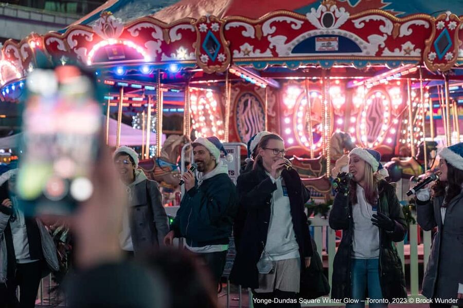 Toronto: Festive Lights Bus Tour - Live expert commentary: Why the lights feel more meaningful