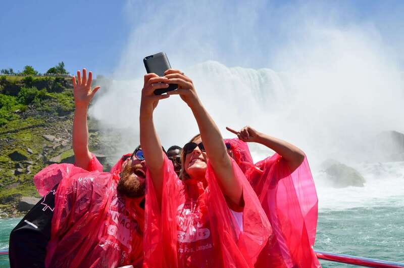Toronto: Niagara Falls Bus Tour with Maple Tasting and NOTL - From Maple Leaf Square to Niagara: the WiFi bus setup