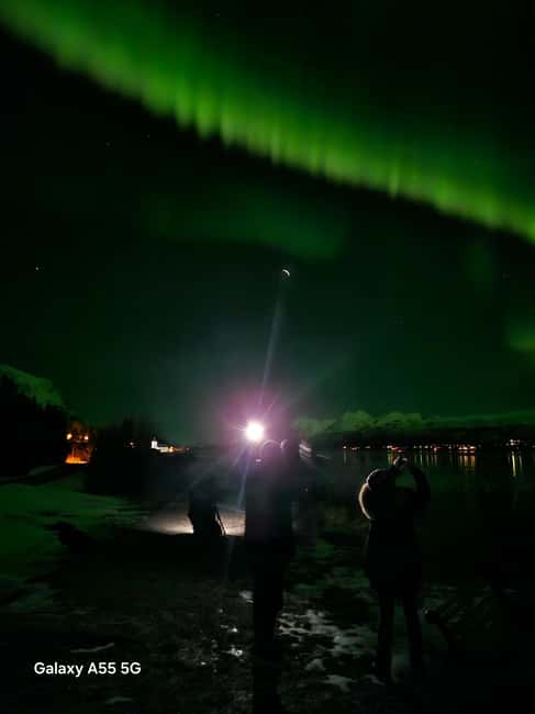 Tromsø: Northern Lights Bus Tour – Chase the Aurora Borealis - The Aurora Photo Stop: Watch, Aim, and Actually Get Good Shots