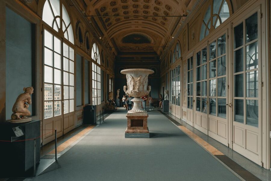 Uffizi Gallery & Hop-on Hop-off Bus Tour - Matching the tour to your schedule: closure days and entry-time planning