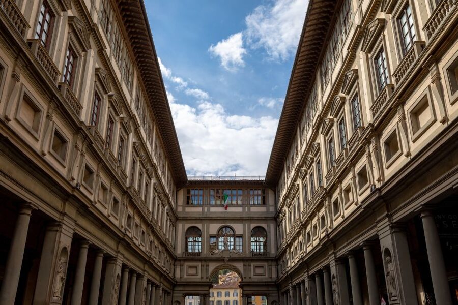 Uffizi Gallery & Hop-on Hop-off Bus Tour - Picking guided vs non-guided Uffizi: how your visit changes