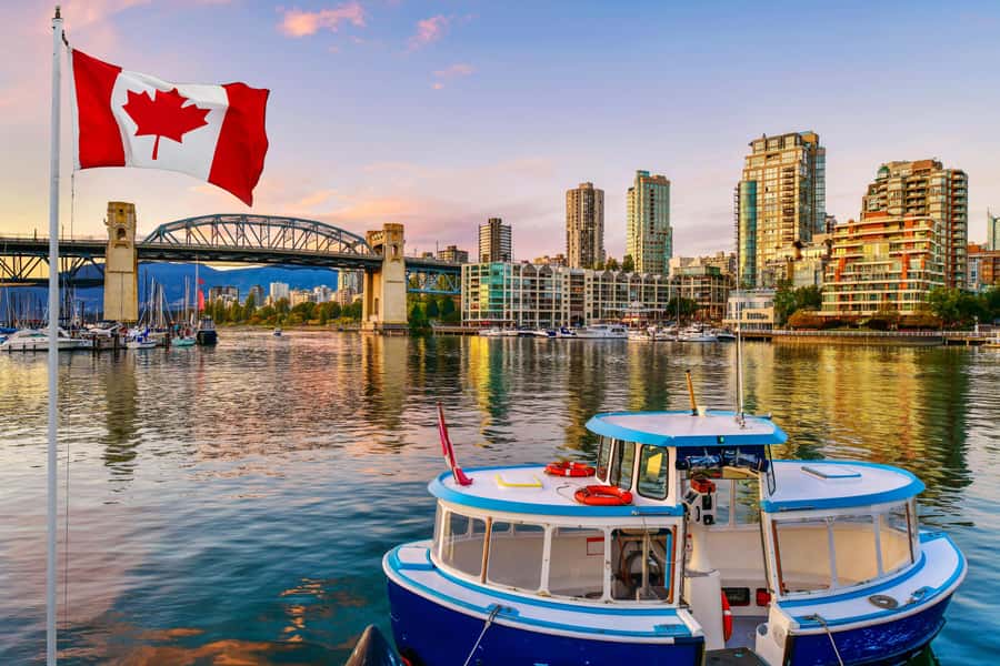 Vancouver: City Highlights Bus Tour - Queen Elizabeth Park: Vancouver’s highest views from 125 meters up