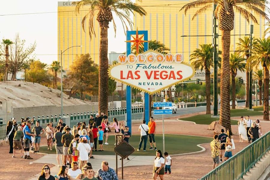 Vegas Explorer: Hop-On Hop-Off Adventure at Your Own Pace - Daytime sightseeing: 10am to 4pm and how to pace yourself