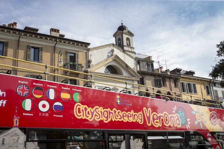 Verona: Hop-on Hop-off Tour 24 or 48-Hour Ticket - Blue route highlights: Juliet-area stops plus the hill at Castel S Pietro