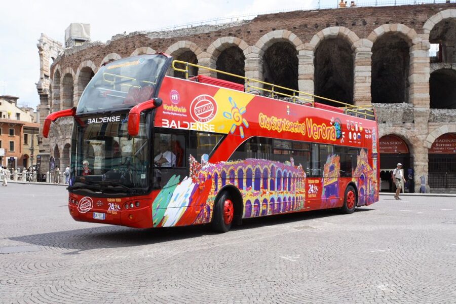 Verona: Hop-on Hop-off Tour 24 or 48-Hour Ticket - Audio commentary in many languages: how to actually use it