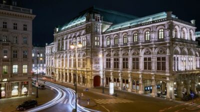 Vienna: Big Bus Evening Sightseeing Bus Tour with Live Guide - Where You Start: Opera Area and the Real-World Meeting Point