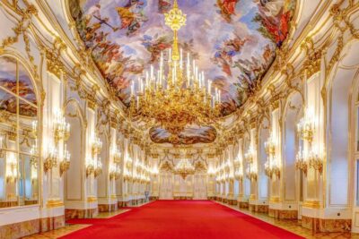 Vienna: Bus & Schönbrunn Palace Skip-the-Line Guided Tour - Meeting up near the Opera: where you should look