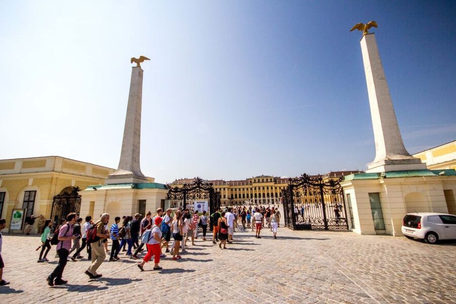Vienna: Bus & Schönbrunn Palace Skip-the-Line Guided Tour - Getting the right language for your day