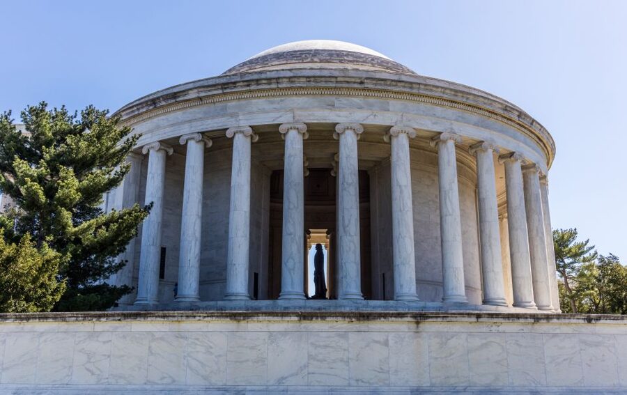 Washington DC: Bus Tour to the Highlights of the Capital - Getting oriented fast at the U.S. Navy Memorial Plaza