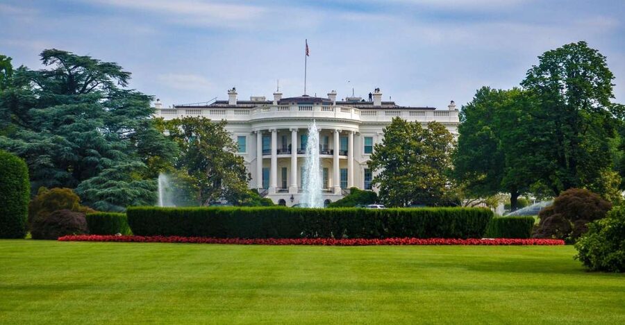 Washington DC: Bus Tour to the Highlights of the Capital - The cruise past the Archives and Capitol: where the founding story clicks