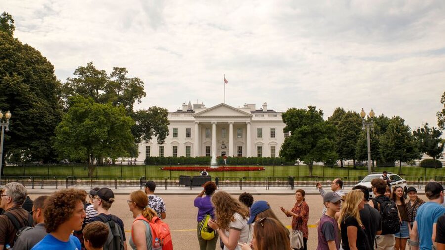 Washington DC: Bus Tour with US Capitol and Archives Access - Photo Stops: White House to the World War Memorials Without the Stress