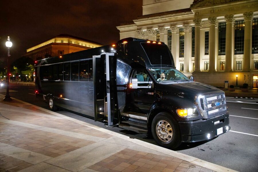 Washington, DC: Holiday Lights Nighttime Bus Tour - Holiday Lights Night Bus Tour: Big Seasonal Stops in Just 3 Hours