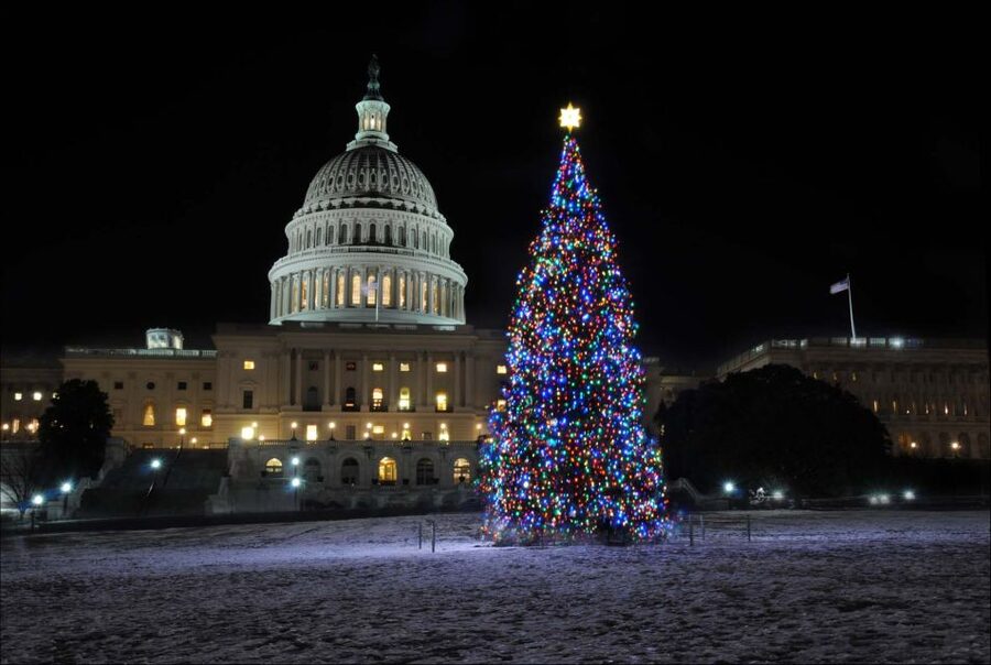 Washington, DC: Holiday Lights Nighttime Bus Tour - Meeting at the U.S. Navy Memorial Plaza (and Why That Location Helps)