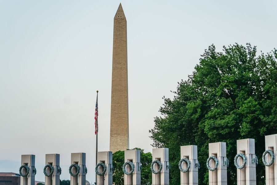 Washington DC: National Mall Night Bus Tour - Lincoln Memorial, War Memorial Wall Stops, and a Pass-By of the Marine Corps Memorial
