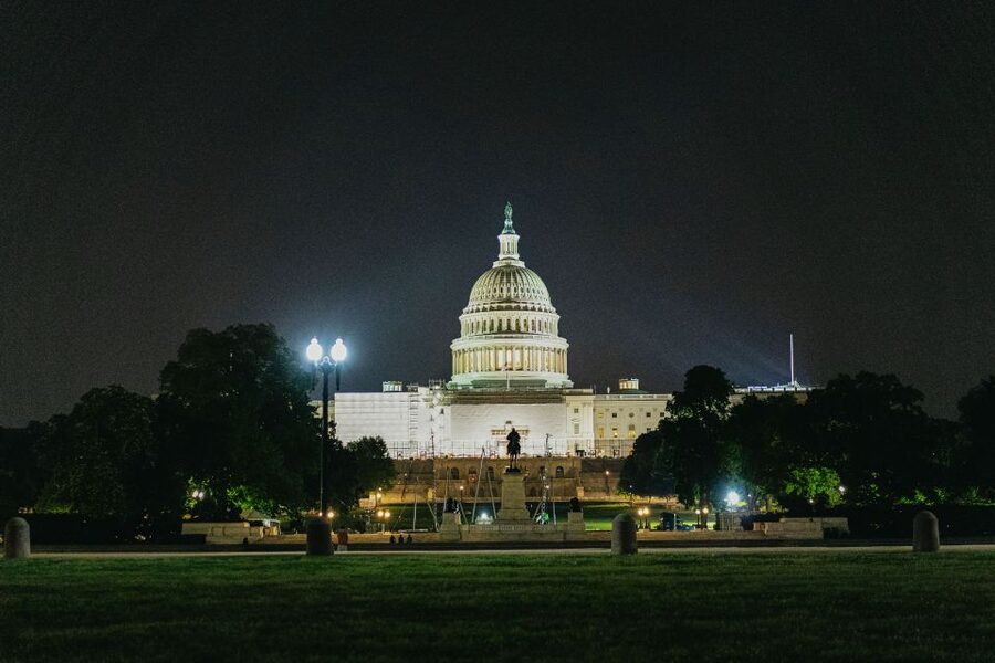 Washington DC: National Mall Night Bus Tour - U.S. Navy Memorial to the White House and U.S. Capitol: The Twilight Core