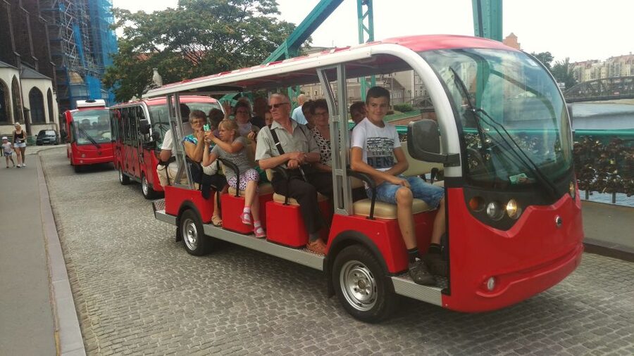 Wroclaw: 2-Hour Private Electric Bus Tour with Guide or Tape - Plac Solny Quick Refill and the Return Walk Along the Oder