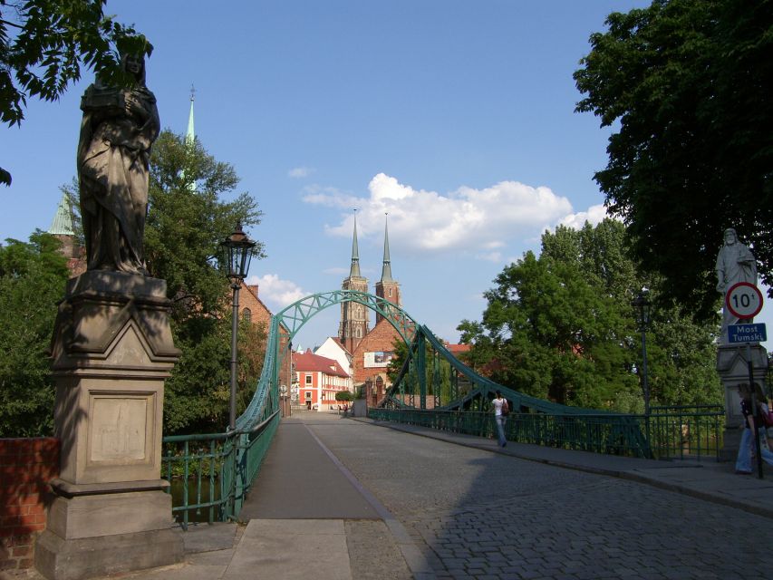 Wroclaw: 2-Hour Private Electric Bus Tour with Guide or Tape - Your Guide Choice: Live Driver Commentary or Tape in Your Language